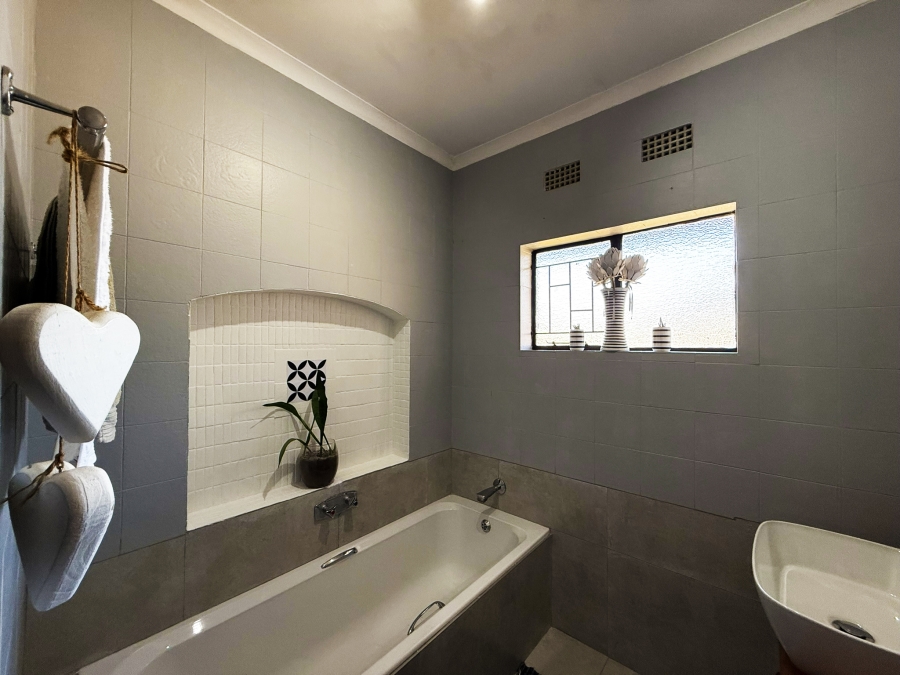 5 Bedroom Property for Sale in Heilige Akker North West